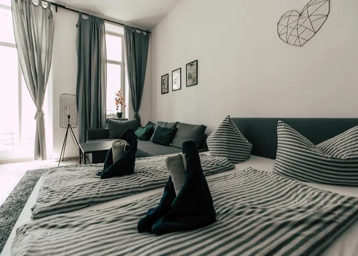 Luga Homes - Gewandhaus Apartamento *