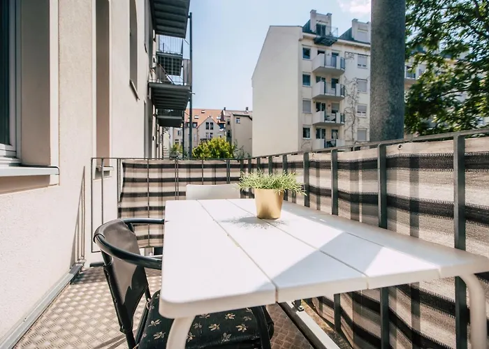 Luga Homes - Gewandhaus Apartamento *